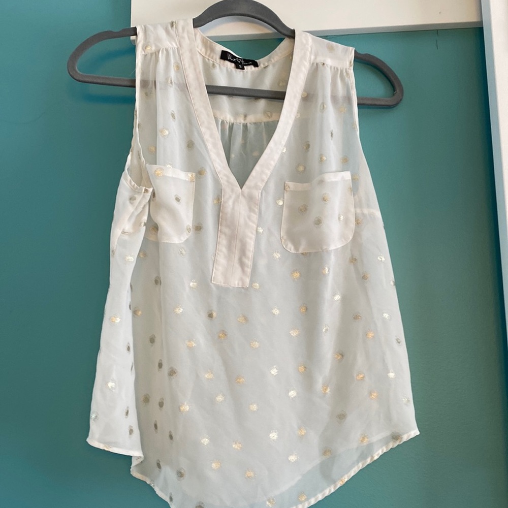 Sleeveless blouse